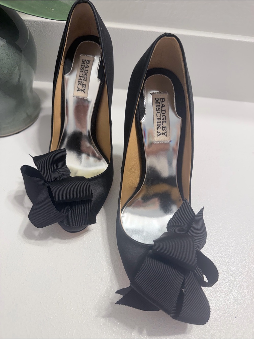 Badgley Mischka Black Satin Heels with Bow size 7 1/2 - Picture 6 of 6